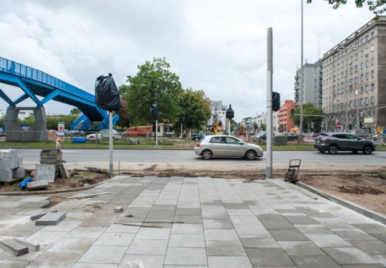 Na ulicy Czerniakowskiej powstaje przejście dla pieszych.