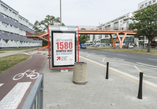 Nowy przystanek autobusowy "Kostrzewskiego" widziany z boku.