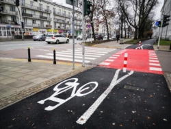 Bezpieczna i przyjazna przestrzeń ulicy Słowackiego: przejście dla pieszych, pasy dla rowerów, nowe miejsca postojowe