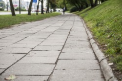 Ścieżka rowerowa i chodnik 350m od Rondo Daszyńskiego do Kolejowej