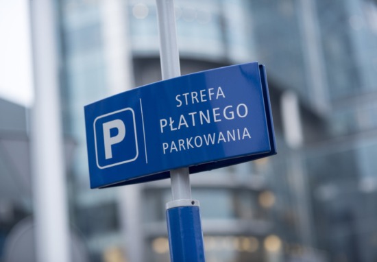 Znak informujący o Strefie Płatnego Parkowania.