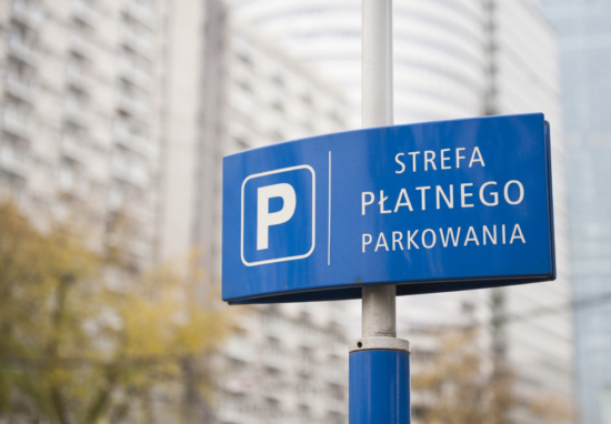 Znak informujący o Strefie Płatnego Parkowania.