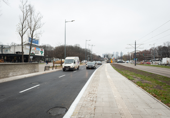 Zakończyliśmy weekendowe frezowanie drugiej połowy skrzyżowania al. Niepodległości i Batorego. Nowy asfalt pojawił się też na ul. Trakt Lubelski.