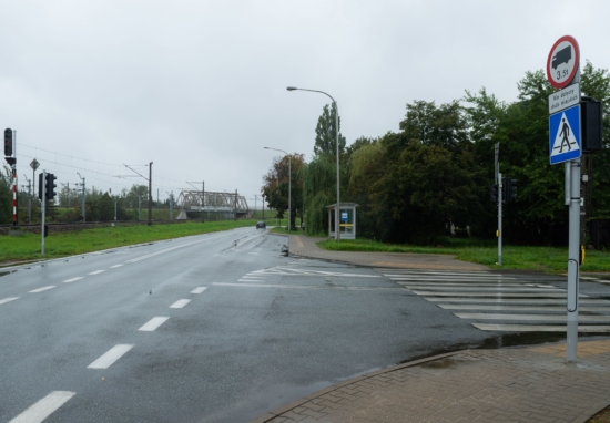 Zmodernizowana sygnalizacja świetlna na skrzyżowaniu ulic Świerszcza i Rybnickiej.