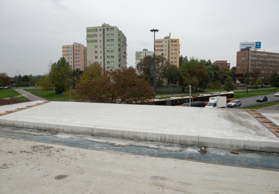 Gotowa betonowa konstrukcja wiaduktu na Przyczółku Grochowskim.