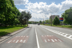Bezpieczne przejście dla pieszych na Wrocławskiej 7A - progi zwalniające