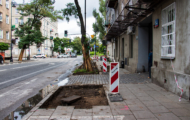 Zazieleniamy Stalową. Część zbędnych płyt już rozebrana