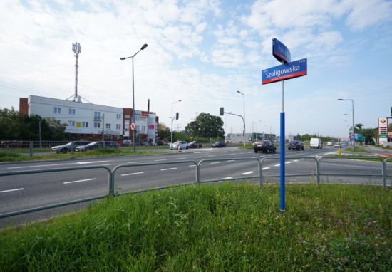 Skrzyżowanie ulicy Połczyńskiej i Szeligowskiej.