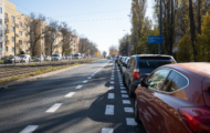 Pasy rowerowe i miejsca parkingowe na ul. Mickiewicza — więcej dla kierowców i dla rowerzystów