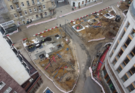 Plac Pięciu Rogów w trakcie przebudowy, widok z drona.