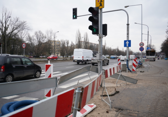 Na skrzyżowaniu alei Sikorskiego z ulicą Czarnomorską zostanie wymieniona sygnalizacja świetlna.