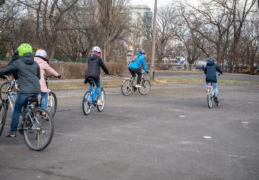 Przeprowadzenie w szkołach podstawowych na terenie Warszawy warsztatów praktycznych, doskonalących jazdę rowerem