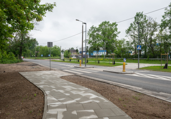 Nowy chodnik, który powstał przy ulicy Chełmżyńskiej.