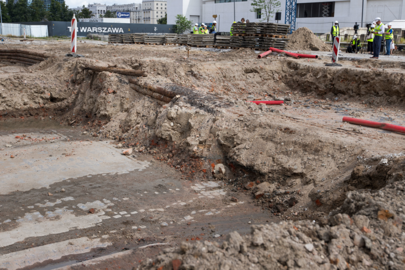 Prace odkrywkowe w ramach budowy placu Centralnego. Odkryto pozostałości archeologiczne dawnych kamienic