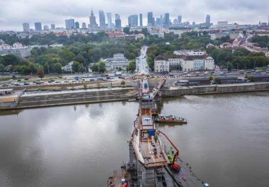 Budowa mostu na Pragę w ujęciu z drona