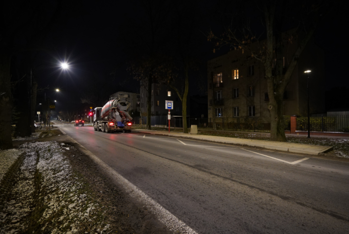 Oświetlona ulica Potrzebna we Włochach po wymianie opraw oświetleniowych