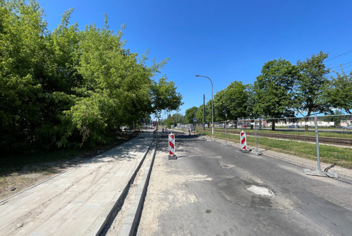 Droga serwisowa wzdłuż ul. Jagiellońskiej w trakcie remontu.