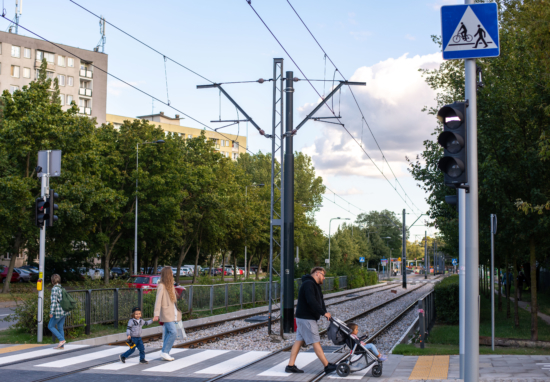 Przejście przy Rembielińskiej 8 po wybudowaniu sygnalizacji.