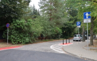 „Szkolna ulica” przy SP nr 77 na Bielanach.
