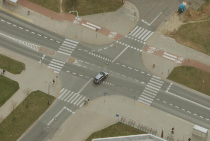 Skrzyżowanie ulic Świderskiej i Świętosławskiego z lotu ptaka. Widok od strony północnej.