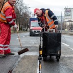 Naprawa nawierzchni drogi.