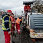 Naprawa nawierzchni drogi.