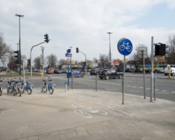 Skrzyżowanie al. Solidarności i ul. Szwedzkiej czeka przebudowa.