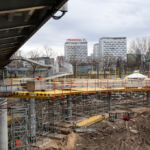 Budowa kładki pieszo-rowerowej przy moście Łazienkowskim.