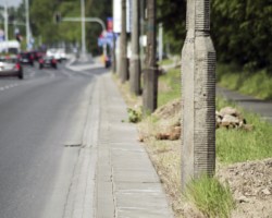 Latarnie stojące wzdłuż ulicy Wilanowskiej.