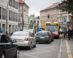 Ulica Miodowa w ciągu dnia.