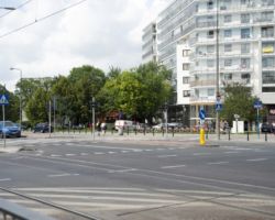 Skrzyżowanie ulic Kondratowicza i Rembielińskiej.