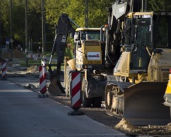 Koparki stojące na remontowanym odcinku ul. Lektykarskiej.