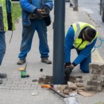 Montaż latarni oświetleniowych na Smoczej.