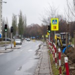 Budowa świateł na skrzyżowaniu Pawińskiego i Korotyńskiego.