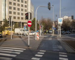 Przejazd rowerowy przez ulicę Belwederską.