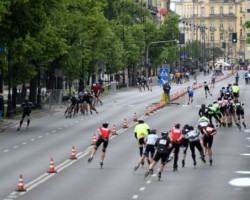 Rolkarze podczas wyścigu.