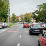 Na ulicy Szaserów, tuż przy skrzyżowaniu z ul. Kwatery Głównej zamontowaliśmy progi wyspowe wyposażone w elementy odblaskowe.