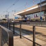 Naziemne dojście na przystanek tramwajowy przy Dworcu Centralnym w stronę Pragi.