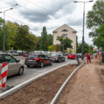 Trwa remont chodnika w al. Solidarności.