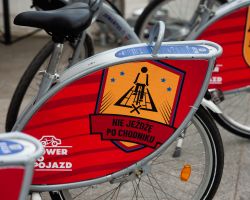 Rowery Veturilo z panelami reklamowymi z kampanii Rower to Pojazd