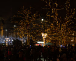 Świąteczna iluminacja na ulicach Warszawy.