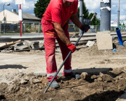 Budowa sygnalizacji świetlnej na skrzyżowaniu al. Krakowskiej i ul. Lipowczanej.