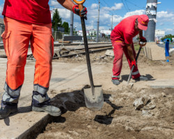 Budowa sygnalizacji świetlnej na skrzyżowaniu al. Krakowskiej i ul. Lipowczanej.