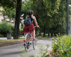 Rowerzysta na ulicy Górczewskiej.