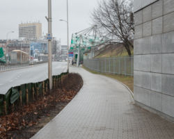 Tak teraz wygląda skrzyżowanie przy przystanku PKP Warszawa Stadion u zbiegu ulic Sokolej i Ryszarda Siwca.