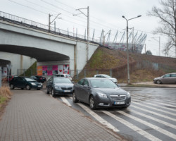 Tak teraz wygląda skrzyżowanie przy przystanku PKP Warszawa Stadion u zbiegu ulic Sokolej i Ryszarda Siwca.