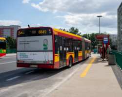 Chodnik na wiadukcie wzdłuż ul. Saskiej po modernizacji.