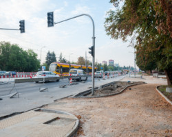 Trwa przebudowa skrzyżowania ul. Grójeckiej z Harfową i Racławicką, przy którym pojawi się sygnalizacja świetlna.