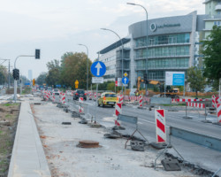 Trwa przebudowa skrzyżowania ul. Grójeckiej z Harfową i Racławicką, przy którym pojawi się sygnalizacja świetlna.