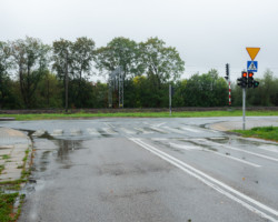 Zmodernizowana sygnalizacja świetlna na skrzyżowaniu ulic Świerszcza i Rybnickiej.